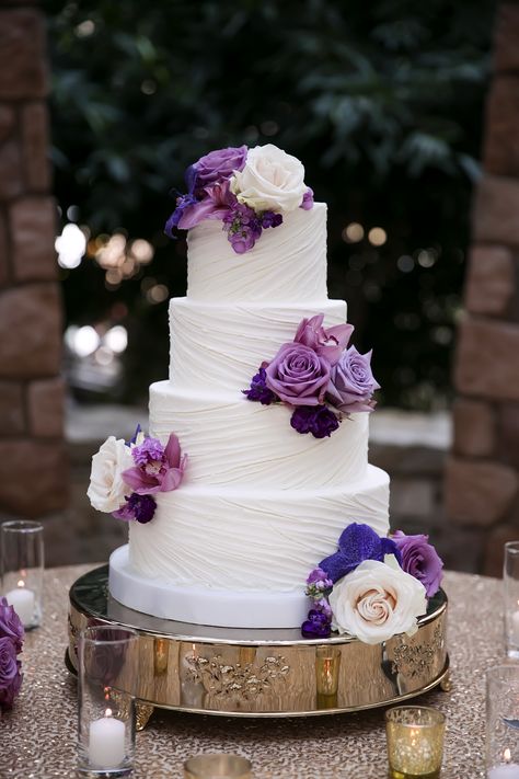 Wedding Cake Purple Flowers, Diy Wedding Desserts, Textured Wedding Cakes, Purple Wedding Cake, Renewal Wedding, Purple Stuff, Purple Wedding Cakes, Purple Wedding Theme, Wedding Renewal Vows