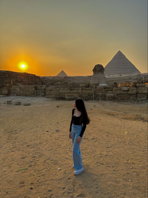 Egypt Tourist Outfit, Pyramids Aesthetic, Egypt Girl, Egypt Girls, Tourist Outfit, Egypt Pyramids, Beige Icons, Gap Year Travel, Dark Visions