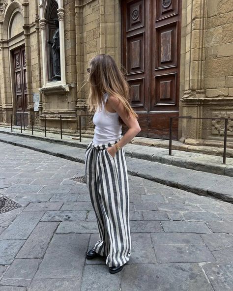 Fashion & Beauty Stripped Trousers Outfit, Summer Trousers Outfits, Striped Linen Pants Outfit, Wide Leg Linen Pants Outfit, Striped Trousers Outfit, Trousers Outfit Summer, Cloth Designing, Linen Trousers Outfit, Striped Shorts Outfit