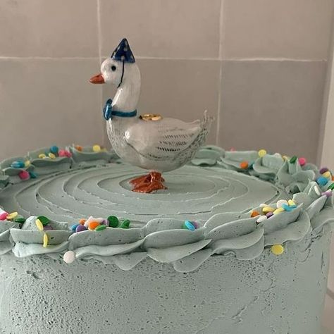 ⛺️Camp Hollow on Instagram: "Time to top your cake with this adorable blue goose cake topper! It adds a fun and stylish touch to my celebration. Here’s to memorable moments and unique details that make every occasion special! #CakeTopper #PartyDetails #cakeoftheday #explorepage" Silly Goose Cake, One Silly Goose Birthday Cake, Goose Birthday Cake, First Birthday Cake Boy, Goose Cake, Goose Birthday Party, Goose Party, Goose Birthday, Birthday Plate