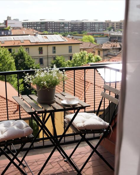 If only all my mornings could start like this ☕️🇮🇹 Sipping my morning coffee on @olga_designstudio balcony in Milan, feeling the sun on my skin & appreciating the moment, knowing I have a whole day of eating & drinking my way around the city ahead of me ❤️ Life is good! Apartment Balconies, Balcony, Morning Coffee, Life Is Good, Cafe, Coffee, In This Moment