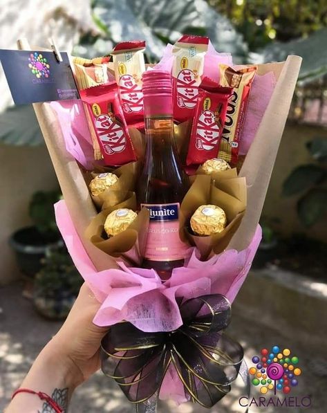 [Ad] 11 Chocolate Gift Basket Ideas Creative Tips and Tricks You Need To See Immediately #chocolategiftbasketideascreative Wine Bottle Candy Bouquet, Wine And Chocolate Bouquet, Wine Mothers Day Gifts, Dama Gift Ideas, Boquetes Gift Ideas, Drink Bouquet Gift Ideas, Diy Wine Bouquet, Wine Bouquet Gift Diy, Dama Gifts