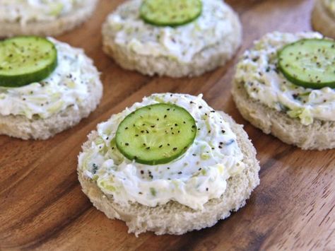 Cucumber Rye Tea Sandwiches Help Movie, Oscar Food, Cucumber Tea Sandwiches, Tea Sandwiches Recipes, Themed Food, Finger Sandwiches, Cucumber Sandwiches, Tea Sandwiches, Tasty Treats