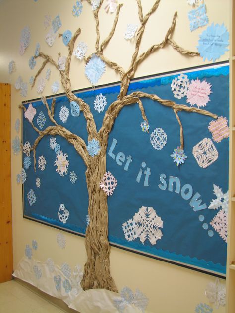 Christmas Bulletin Board Ideas, Bible Bulletin Boards, December Bulletin Boards, Bulletin Board Tree, Classroom Tree, Holiday Bulletin Boards, Christmas Bulletin Boards, Winter Display, Christmas Entry