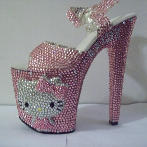 Hello Kitty Heels, Kitty Heels, Jorge Gonzalez, Kitty Aesthetic, Hello Kitty Shoes, Charmmy Kitty, Kitty Clothes, Hello Kitty Clothes, Hello Kitty Aesthetic