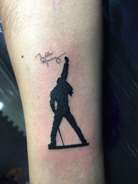 Queen Tattoo Band, Mercury Tattoo, Freddie Mercury Tattoo, Queen Tattoos, Tattoo Queen, Tattoo Pics, Movie Tattoo, Queen Tattoo, Freddy Mercury