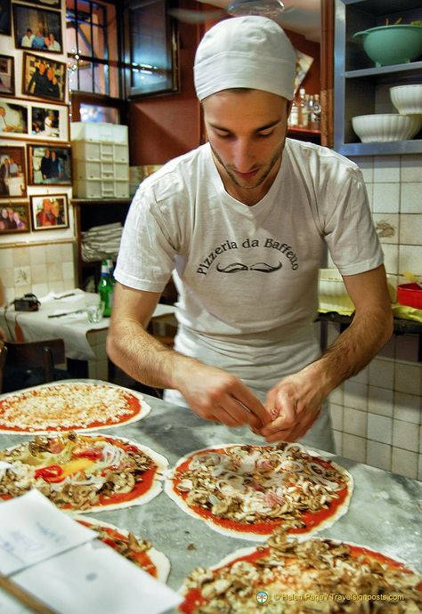 Roma Pizzeria Pizza Uniform, Best Pizza In Rome, Authentic Italian Pizza, Pizza Chef, Pizza Kitchen, Chef Work, Pizza Pie, Pizza Place, Pizza Restaurant