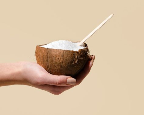 Coconut oil is known to be an an effective antifungal. Does that mean it can be used to treat yeast infections? Gynecologists aren't say it's not that simple. Yeast Infection Medication, Coconut Oil Lube, Treat Yeast Infection, Liquid Coconut Oil, Best Coconut Oil, Yeast Infections, Refined Coconut Oil, Coconut Oil Uses, Healthy Bacteria