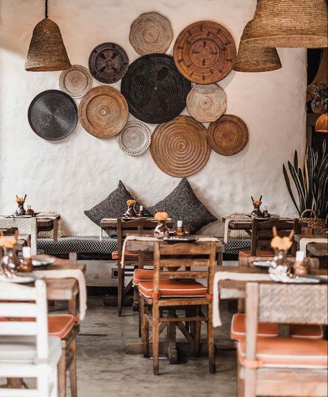 Low Cost Restaurant Design, African Coffee Shop, Retro Restaurant Aesthetic, Boho Restaurant Interior Design, Boho Cafe Decor, African Restaurant Design, Boho Cafe Interior, Trendy Restaurant Design, Boho Style Restaurant