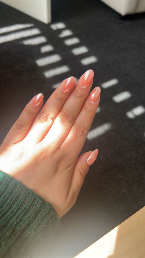 Peach & white chrome powder Peachy Pink Nail Designs, Pink Peachy Nails, Shiny Peach Nails, Peach Pink Chrome Nails, Peach Glazed Donut Nails, Light Peach Chrome Nails, Peach Pearl Nails, Peach Glazed Nails, Soft Coral Nails