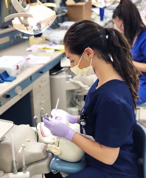 Dental Student Aesthetic, Dentist Career, Dentist Aesthetic, Medical Inspiration, Future Dentist, Dental Hygiene Student, Female Dentist, Dental Aesthetics, Dental Photography