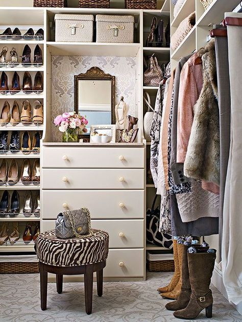 These gorgeous, spacious closets may just inspire you to convert a room in your house into your very own closet and dressing room combo. Genius storage, beautiful finishes, comfy seating, and well-placed lighting make these stylish spaces dream-worthy. Small Walk In Closet, Closet Vanity, Casa Clean, Dressing Room Closet, Dream Closet Design, Beautiful Closets, Closet Room, Dream Closets, Closet Makeover