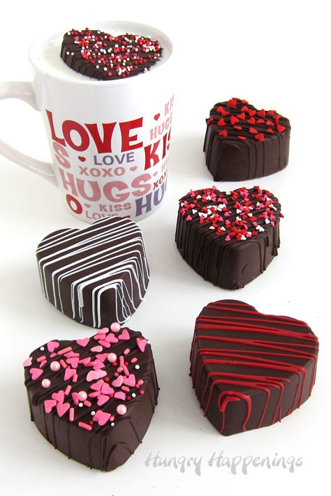 Fill heart-shaped or round chocolate shells with hot cocoa mix and marshmallows to create these festive Valentine’s Day Hot Chocolate Bombs. Then package them to give as gifts to your sweetheart, family, or friends. Chocolate San Valentin, Homemade Chocolates, Truffles Chocolate, How To Temper Chocolate, Hot Cocoa Mix, Heart Sprinkles, Delicious Hot Chocolate, Heart Shaped Chocolate, Valentines Day Chocolates