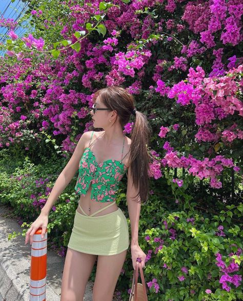 Bali Summer Outfits, Princess Inspired Outfits, Hot Skirts, Summer Poses, Summer Picture Poses, Beach Fits, Summer Beach Outfit, Girlie Style, Take A Photo