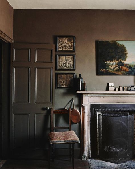 Grimmauld Place, Farmhouse Styling, Wall Colours, Seaside Home, Townhouse Interior, Georgian Interiors, Georgian House, Nigel Slater, Georgian Townhouse