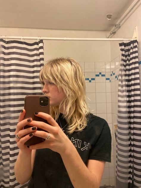 Rockstar Blonde Hair, Hippie Haircuts, Blonde Hair With Bangs, Hippie Hair, Haircuts For Wavy Hair, Honey Hair, Wolf Cut, Queen Hair, Haircuts Straight Hair