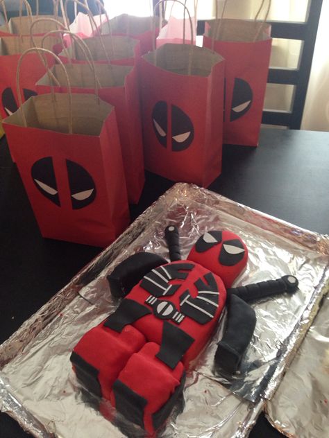 Deadpool cake and gift bags! Deadpool Birthday Party Ideas, Deadpool Themed Birthday Party, Deadpool Decorations Birthday, Deadpool Theme Birthday Party, Barnyard First Birthday, Deadpool Party, Deadpool Birthday, Deadpool Cake, Deadpool Merch