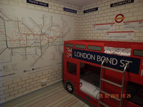 London transport themed bedroom Bus Bedroom, Barbie Hotel, British Bedroom, Uni House, Ideas Cuarto, London Bedroom, Teenager Bedroom Boy, London Theme, Dental Office Design Interiors