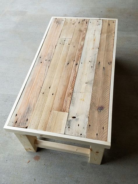 Diy Wood Pallet Projects, Pallet Projects Furniture, Wooden Pallet Furniture, Reclaimed Wood Projects, Diy Wooden Projects, Wooden Pallet Projects, Wood Shop Projects, Scrap Wood Projects, Wood Pallet Projects