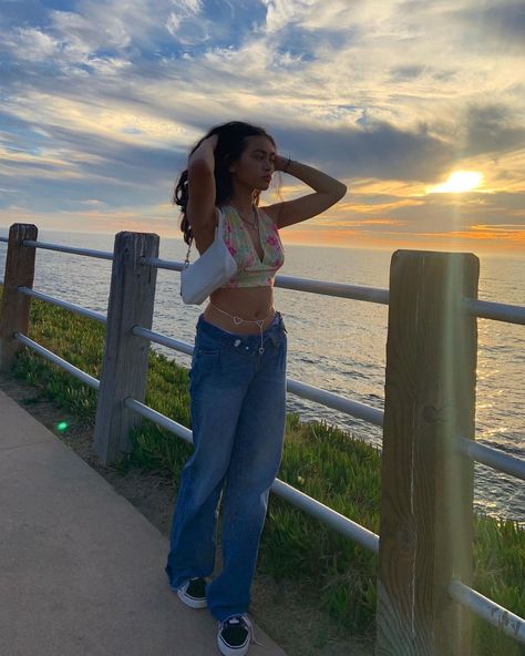 “lol hi i turned 15” @fionarafael on instagram indie y2k waist chain 2000s aesthetic fashion inspo Waist Chain Outfit Jeans, Waist Chain Aesthetic, Chain Outfit Aesthetic, Y2k Asian, Chain Outfit, Chains Aesthetic, La Jolla Cove, Low Waisted Jeans, Indie Y2k