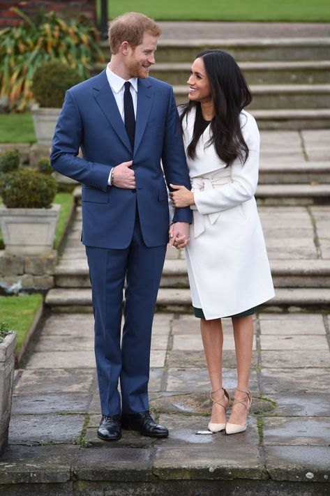 There May Be a Hidden Meaning Behind Prince Harry's Odd Hand Gesture Meghan Markle Engagement, Estilo Meghan Markle, Principe William Y Kate, Princ Harry, Prince Harry Et Meghan, Prince Harry Photos, Meghan Markle Wedding, Princess Meghan, Prins Harry