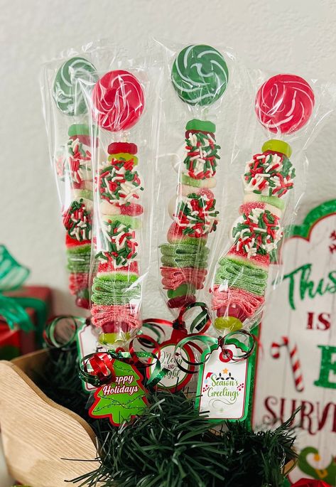 Christmas Kabobs, Bbq Party Invitations, Candy Table, Bbq Party, Winter Is Coming, Treat Recipe, Christmas Card, Christmas Time, Teacher Gifts