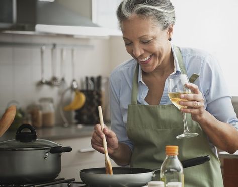 5 White Wine Substitutes for cooking. Looking for a white wine substitute? Swap in one of these non-alcoholic, popular pantry options in place of the white wine that your recipe calls for. Pantry Options, White Wine Substitute, Types Of White Wine, Wine Butter, Cooking Substitutions, Non Alcoholic Wine, Poached Pears, Ingredient Substitutions, Sweet Wine