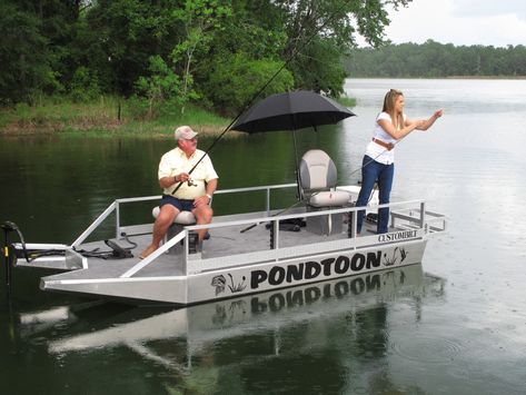 Electric Pontoon Boat, Alaska Cake, Flat Bottom Jon Boat, Bass Boat Ideas, Jon Boat Fishing, Pond Boat, Mini Pontoon Boats, Small Pontoon Boats, Boathouse Design