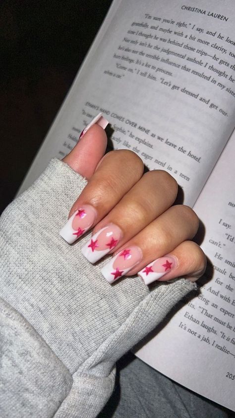 Star Nails Pink And White, Hollow French Tip, Nails Inspiration Summer Pink, French Tip Nails With Design Pink, White Nail Tips With Design, White Nails With Pink Stars, White French Tip Nails With Stars, Pink French Tip Nails With Stars, French Tip With Star Design