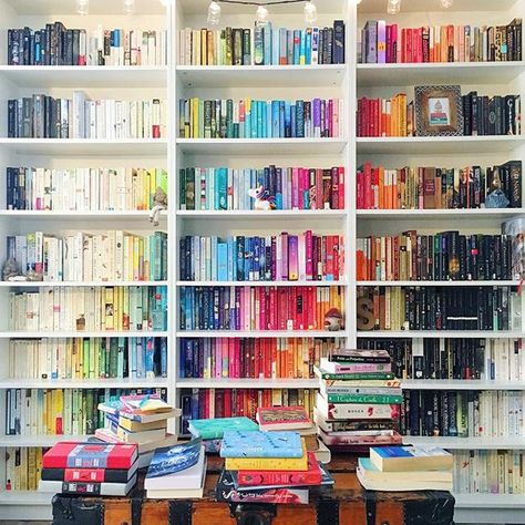 Pin for Later: Rainbow Bookshelves Are the Easiest Way to Beautify Your Library Rainbow Bookshelf, Lots Of Books, Beautiful Bookshelf, Bookshelf Inspiration, Library Bookshelves, Dream Library, Bookshelf Organization, Home Library Design, Book Room