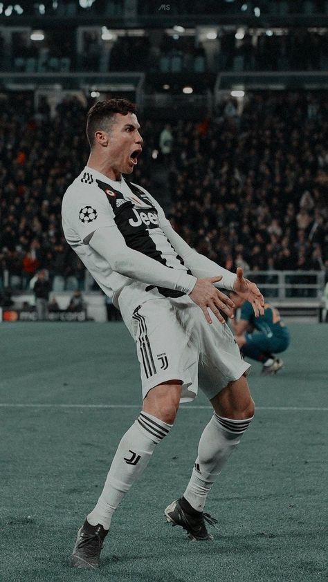 Ronaldo At Juventus, Live Ronaldo Wallpaper, Ronaldo In Juventus, Ronaldo Juventus Wallpapers, Cr7 Icons, Cristiano Ronaldo Interview, Juventus Ronaldo, Cr Ronaldo, Ronaldo Goat