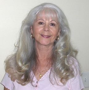 Long Hair Over 60 Aging Gracefully, Makeover Guy, Long Hair Older Women, Hair Cuts 2017, Cut Layers, Granny Hair, Long White Hair, Grey Hair Inspiration, Beautiful Gray Hair