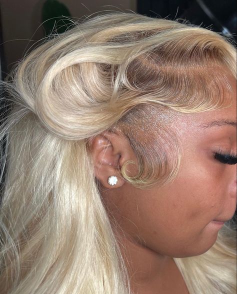 Blonde Hair Brown Roots Wig, Blonde Wig Ponytail, Blond Hair Brown Roots, Baddie Blonde Hair, Blonde Wig Brown Roots, Baddie Ideas, Blonde Hair With Roots, Frontal Wig Hairstyles, Blonde Wigs