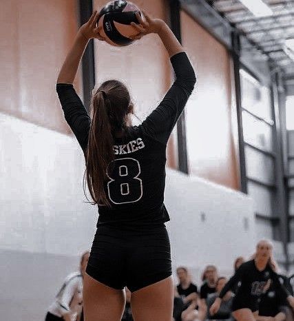 Volly Bal Girl Aesthetic, Volleyball Aesthetic Girl, Volleyball Girl Aesthetic, Tips For Volleyball, Volley Girl, Workouts Volleyball, Volleyball Conditioning, Volleyball Tryouts, Volleyball Aesthetic