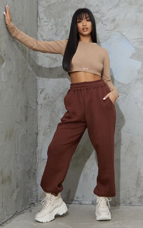 Brown Joggers Outfit Women, Brown Joggers Outfit, Joggers Outfit Women, Brown Joggers, Travel Winter, Joggers Outfit, Casual Sweatpants, Casual Joggers, Trendy Fashion Outfits