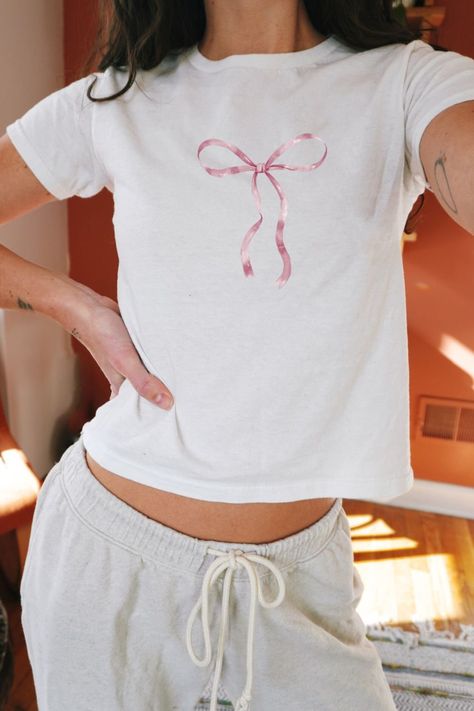 Pink Coquette Baby Tee Pink Bow Shirt Soft Girl Era Tshirt Coquette Girl T-shirt Trendy Gift for Her Ribbon Bow Y2K Baby Tee Preppy Crop Top - Etsy Coquette Tshirts, Bow Tshirts, Bow Top Outfit, Bow Tops Outfit, Preppy Crop Top, Girly Shirts, Girly Graphics, Girly Birthday, Soft Girl Era