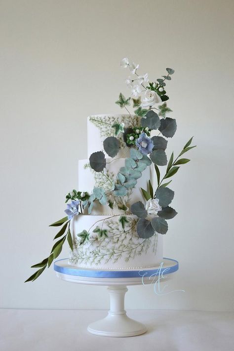 Greenery Wedding Cake, Floral Styling, Hypericum Berries, Asparagus Fern, Foliage Wedding, Low Sugar Recipes, Cake Picks, Gum Paste Flowers, Floral Cake