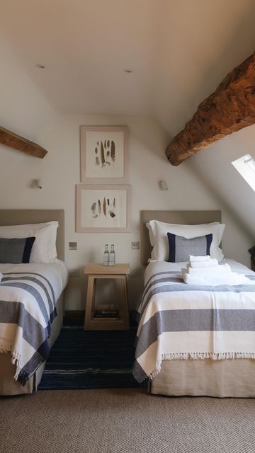 Daylesford Stays on Instagram: "Introducing our new Oak Cottage, just around the corner from @thewildrabbitkingham 🤎

A quintessentially Cotswold bolthole, perfect for a small family or group of friends. With a king size bedroom, twin bedroom, cosy living area and compact kitchen, you have everything you need for a country escape this autumn. 

To book your stay, please follow the link in our bio.

#DaylesfordStays #TheCotswolds #Kingham #CottageCore #CotswoldCottage #CotswoldVillage #Cotswolds" Cotswold Bedroom, Bedroom Cosy, King Size Bedroom, Cotswold Cottage, Cotswold Villages, King Sized Bedroom, Cosy Living, Twin Bedroom, Compact Kitchen