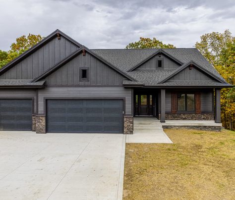 Gray And Wood House Exterior, Dark Gray Siding Exterior White Trim, Rambler Exterior Paint Colors, Charcoal Vinyl Siding, Charcoal Farmhouse Exterior, Dark Grey Trim Exterior House, Gray House Exterior Black Trim, Diamond Kote Graphite Siding, Iron Grey Hardie Siding