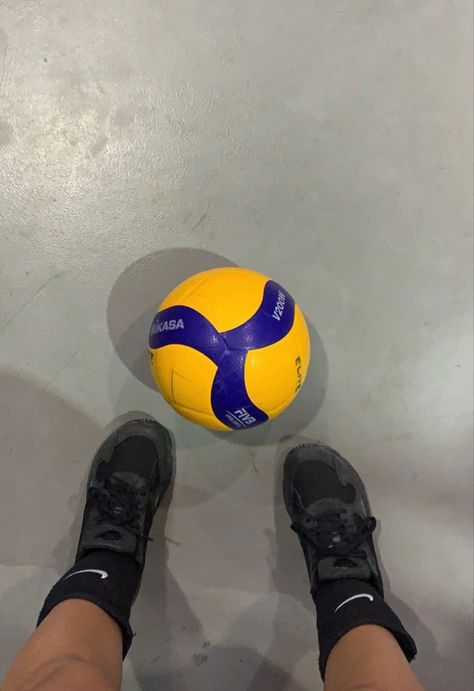 Voleyball Fake Story, Volleyball Aesthetic, Volleyball Photography, Volleyball Ball, Volleyball Skills, Volleyball Practice, Volleyball Inspiration, Star Wars Background, Play Volleyball