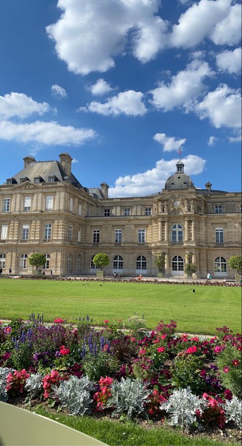 Luxembourg Aesthetic, French Chateau Mansion, Paris In September, Paris Photo Ideas, Spring In Paris, Paris Travel Photography, Paris Rooftops, Luxembourg Gardens, Vision Board Pictures