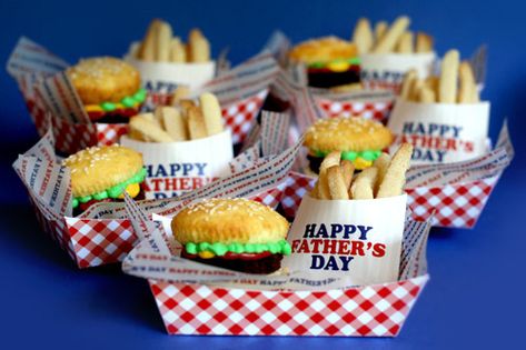 Cookie Fries, Burger Cookies, Burger Cupcakes, Hamburger Cupcakes, Hamburger And Fries, Burger And Fries, Cupcake Cake, Happy Father's Day, Cute Cakes