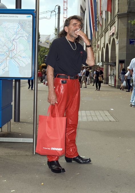 Vetements SS18 collection paris Men Street, Fashion Images, Fashion Show Collection, Vogue Paris, Zurich, Mens Street Style, Paris Fashion Week, A Man, Fashion Show