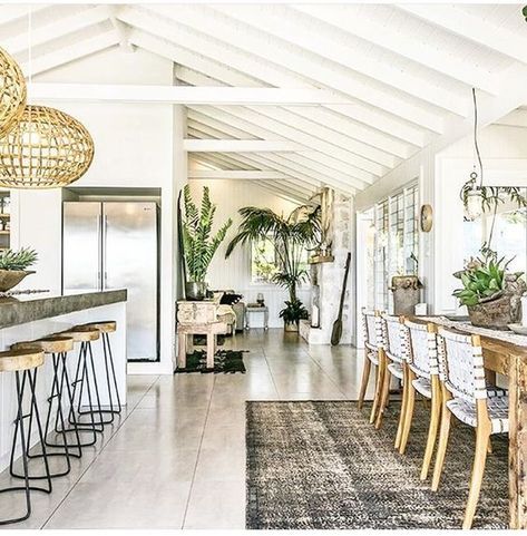 Australian Coastal Style - 7 steps to achieve this look - Making your HOME beautiful Actual Farmhouse, Australian Coastal Style, Beach Home Interiors, Beautiful Beach Houses, Beach House Interior Design, Tropical Home Decor, Beautiful Houses Interior, Beach House Interior, Beach House Design