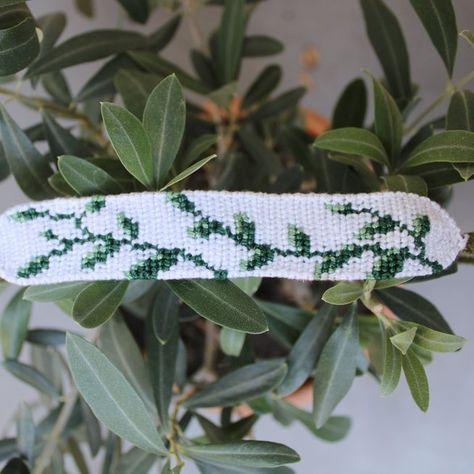 Alpha pattern #89694 | BraceletBook Leaf Bracelet Pattern, Hannah Ideas, Stem Plant, String Bracelet Patterns, Fern Pattern, Beaded Lanyards, Natural Nature, Crochet Stuff, Alpha Pattern