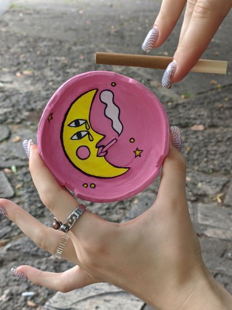 Ashtray Designs Clay, Ashtray Ceramic Design, Ashtray Design Ideas, Clay Ash Trays Aesthetic, Clay Art Ashtray, Handmade Ashtray Clay, Ashtray Clay Ideas, Cute Ashtray Clay, Clay Ashtray Diy