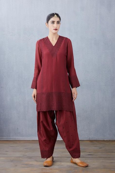 Pakistani Kurta, Maroon Fabric, Indian Mythology, Winter Suits, Salwar Designs, Pakistani Fashion Casual, Desi Fashion Casual, Cotton Kurti Designs, Indian Dresses Traditional