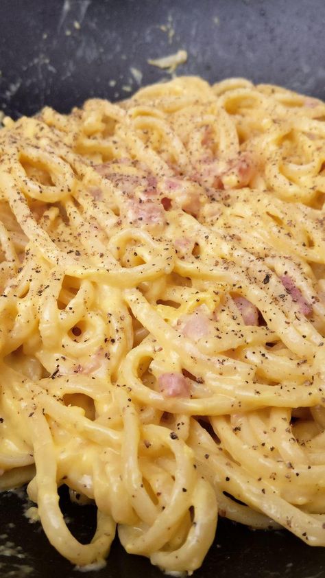 [Homemade] original italian spaghetti alla carbonara Pasta Alla Carbonara, Italian Spaghetti, Spaghetti Carbonara, National Dish, Food Images, Diet Food, Daily Meals, The Hub, Secret Obsession