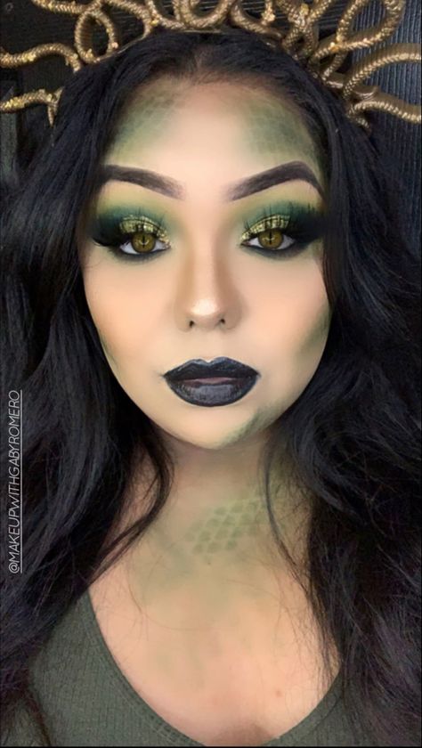 Medusa Glam Makeup, Medusa Make Up Tutorial, Plus Size Medusa Costume Diy, Medusa Makeup Simple, Snake Scale Makeup, Medusa Makeup Ideas Halloween, Homemade Medusa Costume, Madussa Costume Makeup, Medusa Face Makeup