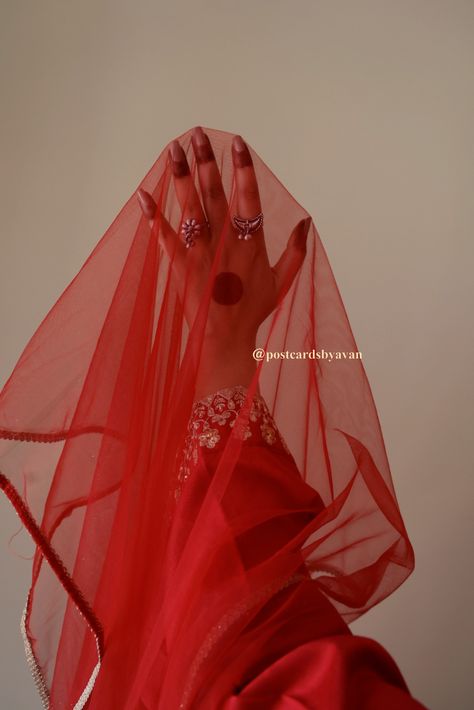 Aesthetic Desi Pose, Indian Red Aesthetic, South Asian Photography, Indian Clothing Photography, Indian Editorial Shoot, Saree Shoot Photography, Red Indian Aesthetic, Red Desi Aesthetic, Red Wedding Aesthetic